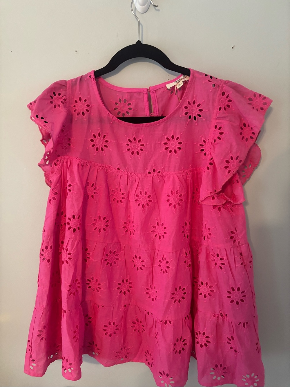 entro Hot Pink Eyelet Flutter Sleeve Blouse